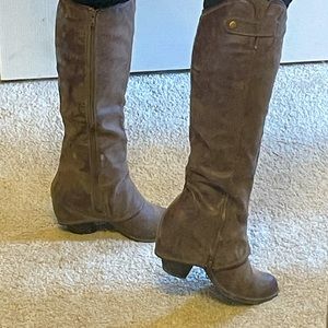 Fergalicious by Fergie Women’s size 8